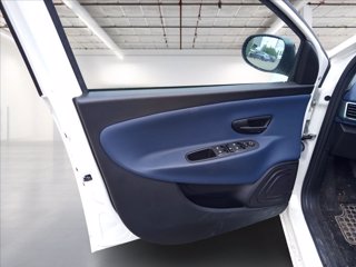 LANCIA Ypsilon 1.0 firefly hybrid Platino s&s 70cv 8