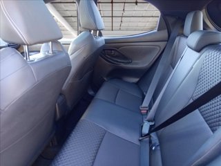 TOYOTA Yaris 1.5h Lounge 10