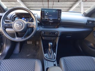 TOYOTA Yaris 1.5h Lounge 11