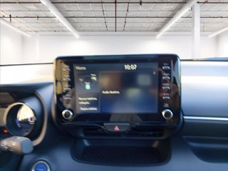 TOYOTA Yaris 1.5h Lounge 13