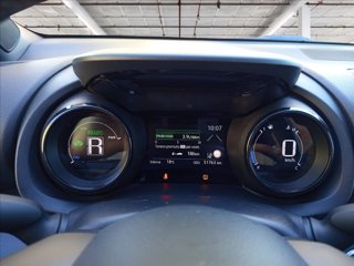 TOYOTA Yaris 1.5h Lounge 15